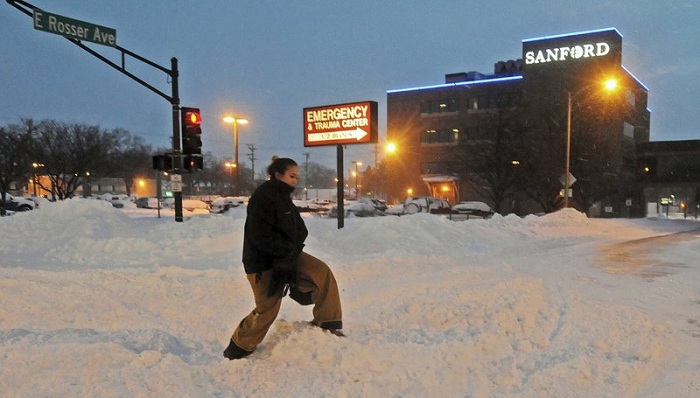 Winter storm weakens but thousands still without power